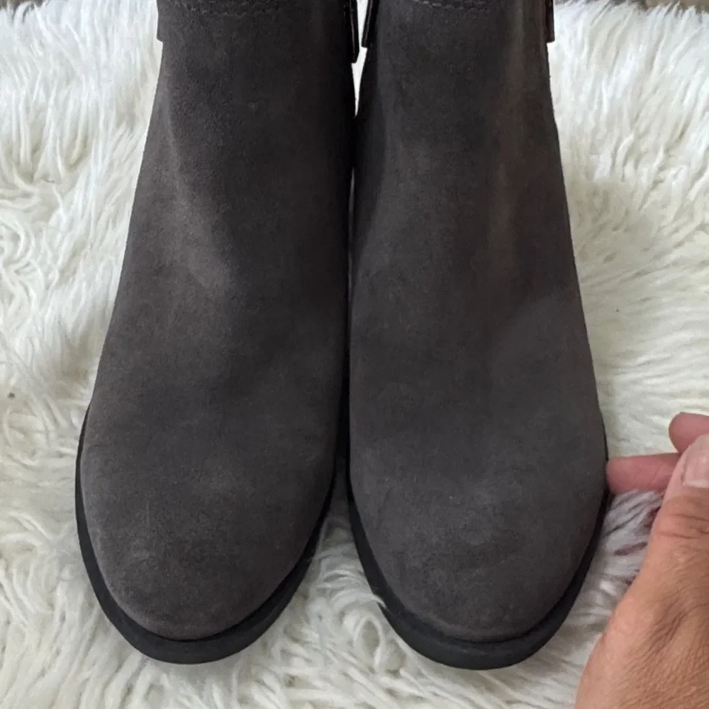 Kenneth Cole Women's Suede Gray Ankle Boots Size 7.5 NWOT